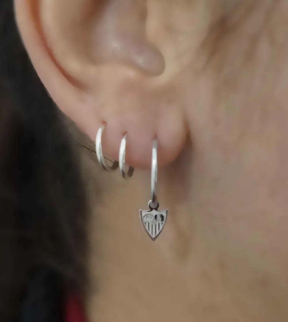 Argollas plata lisa con escudo