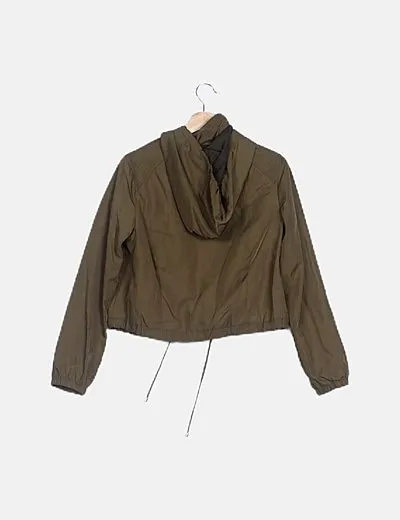 Bershka Chaqueta verde con capucha