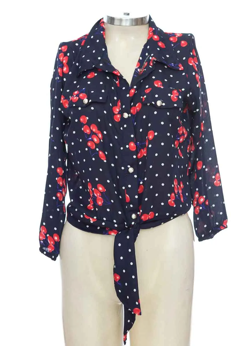 BLUSA COLOR AZUL  CLOSEANDO
