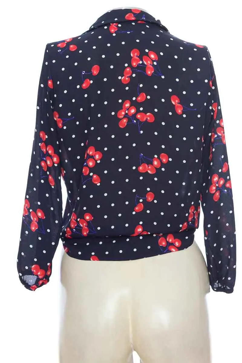 BLUSA COLOR AZUL  CLOSEANDO