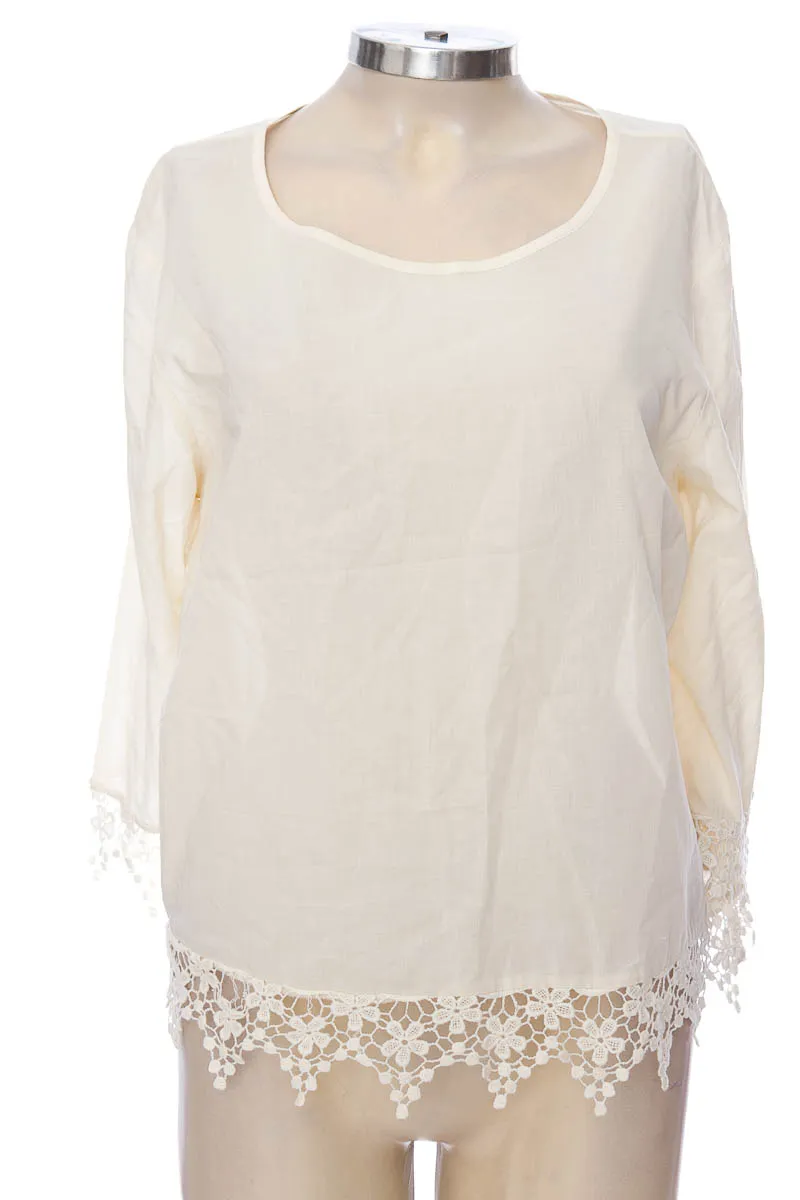 BLUSA COLOR BEIGE  CLOSEANDO