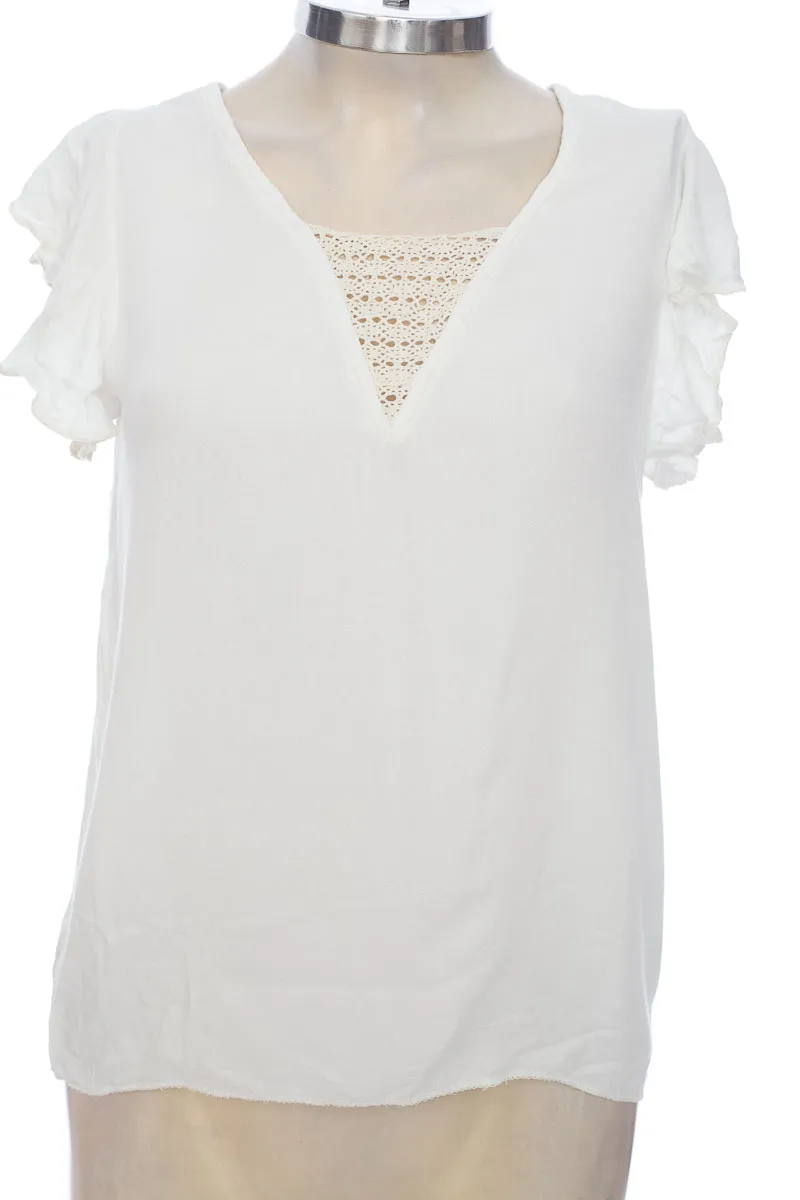 BLUSA COLOR BLANCO  CLOSEANDO