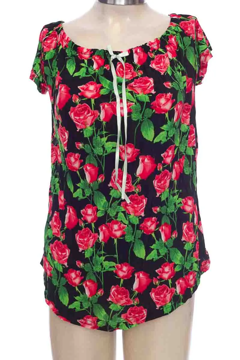 BLUSA COLOR NEGRO  CLOSEANDO