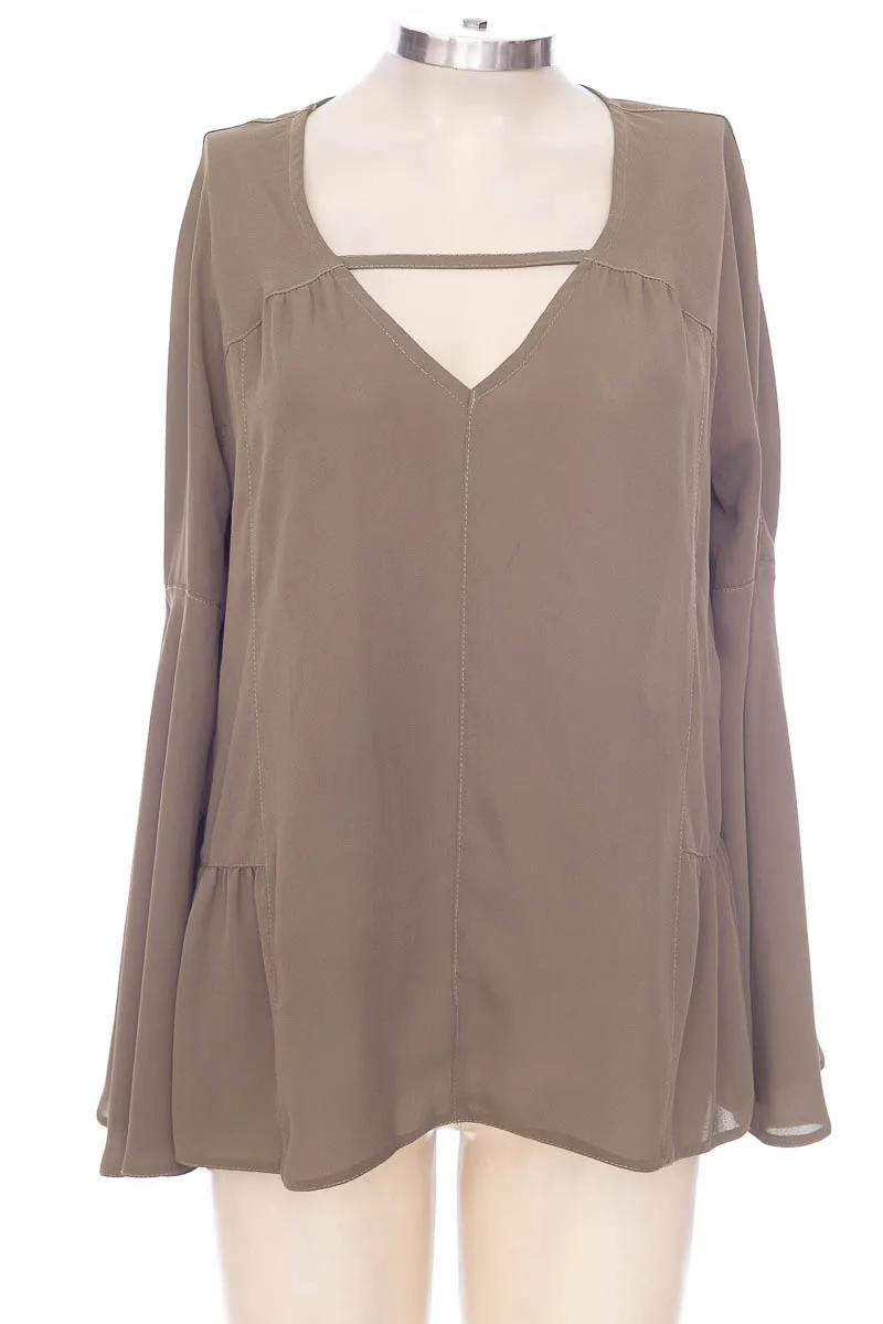 BLUSA COLOR VERDE  CLOSEANDO