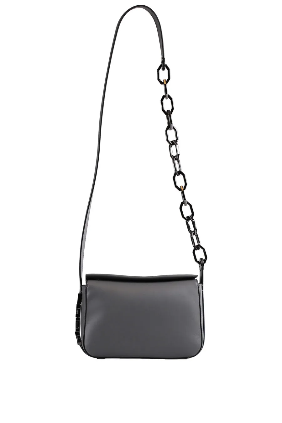 Bolso de hombro gris con cadena