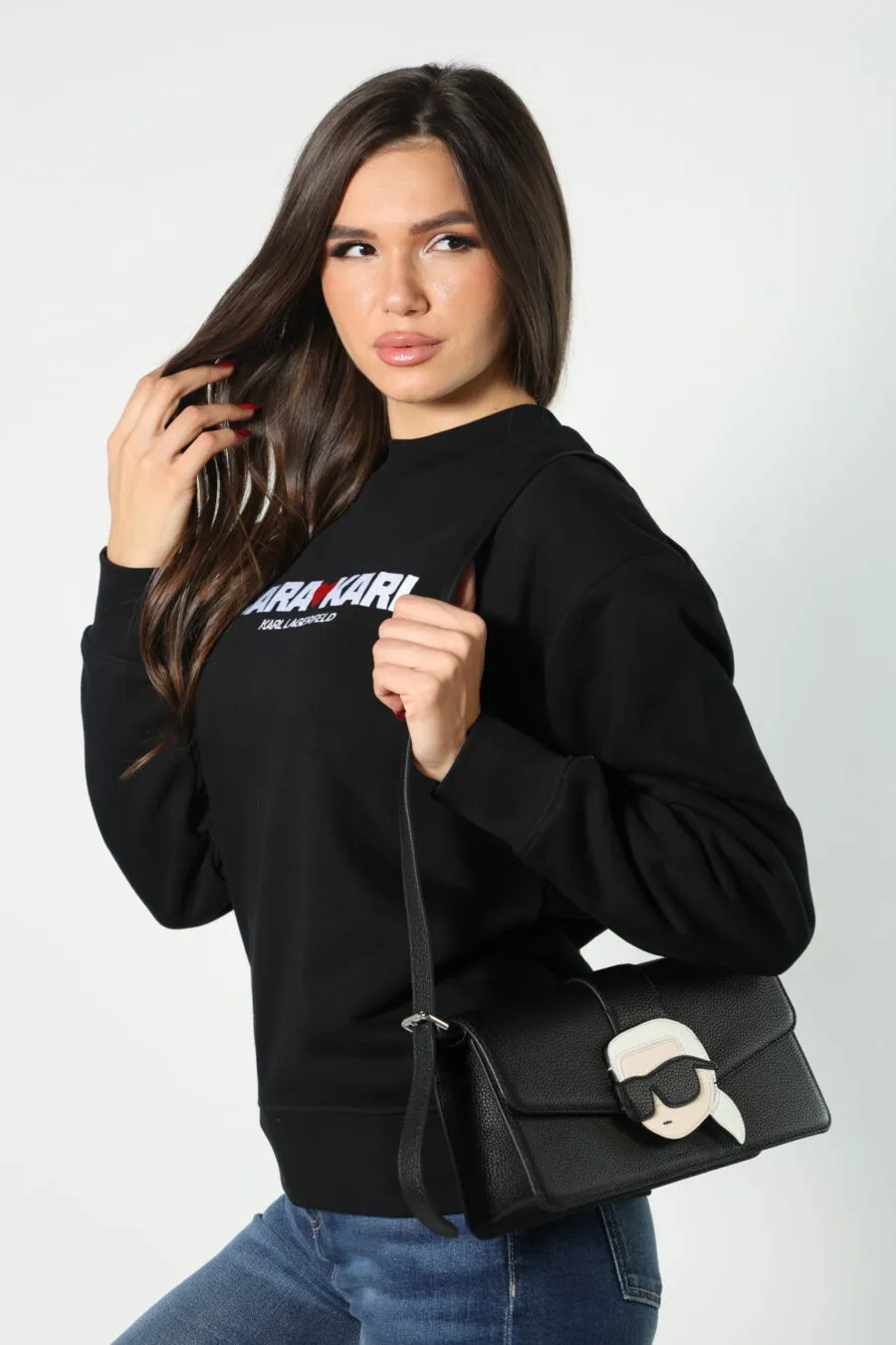 Bolso de hombro pequeño con maxilogo 
