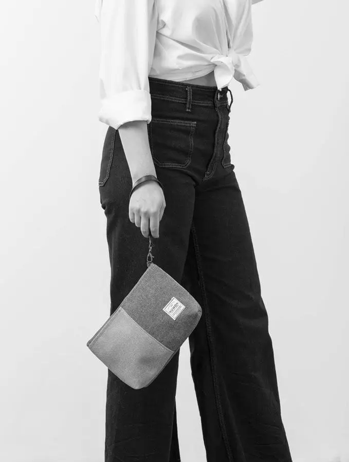 Bolso mano lila de tapicería recuperada