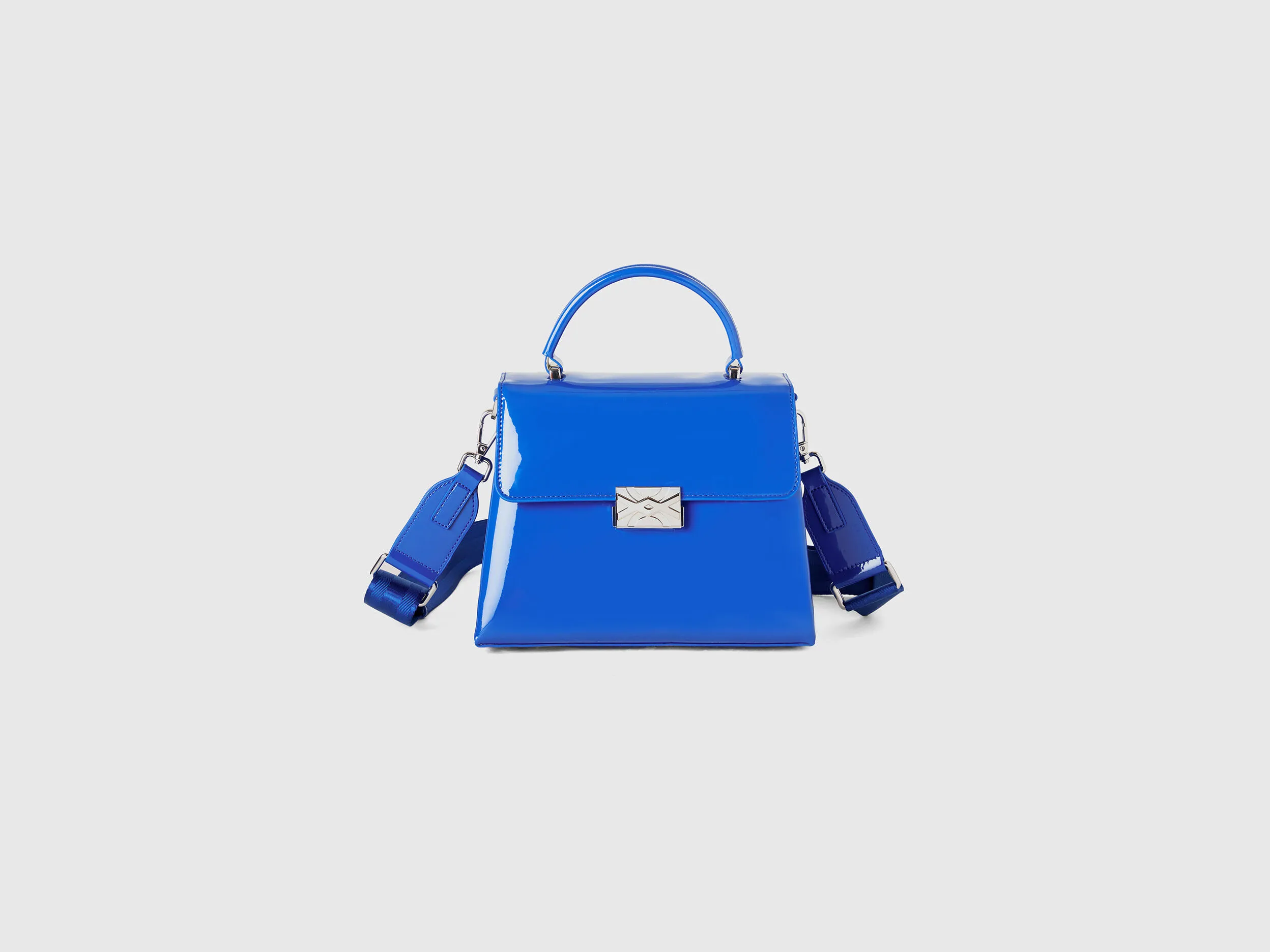 Bolso mediano azul oscuro de charol brillante