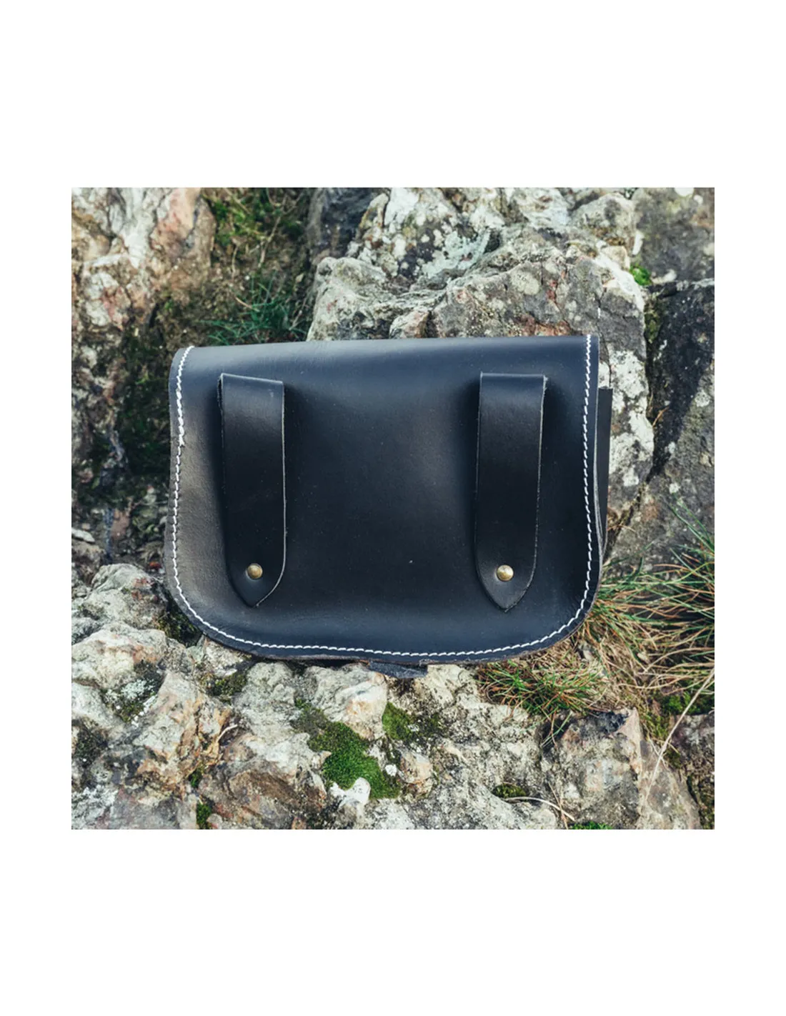 Bolso vikingo de cuero Hulda con Nudo Celta, negro