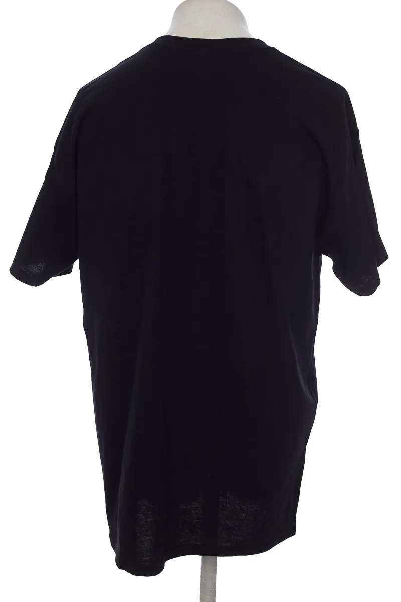 CAMISETA COLOR NEGRO  CLOSEANDO