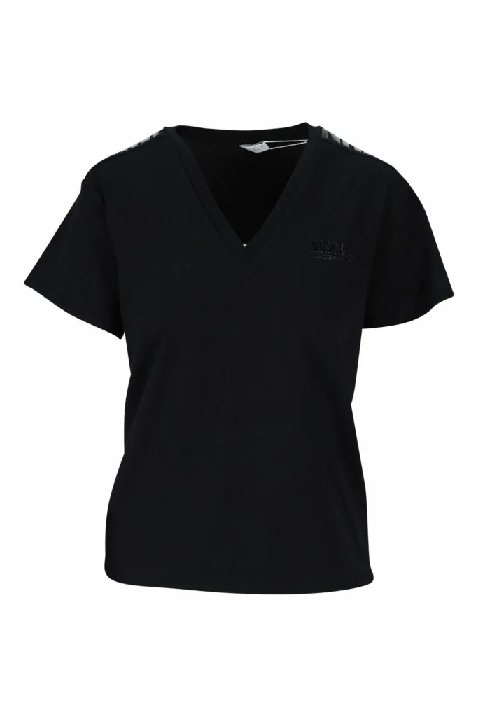 Camiseta negra con cuello en 