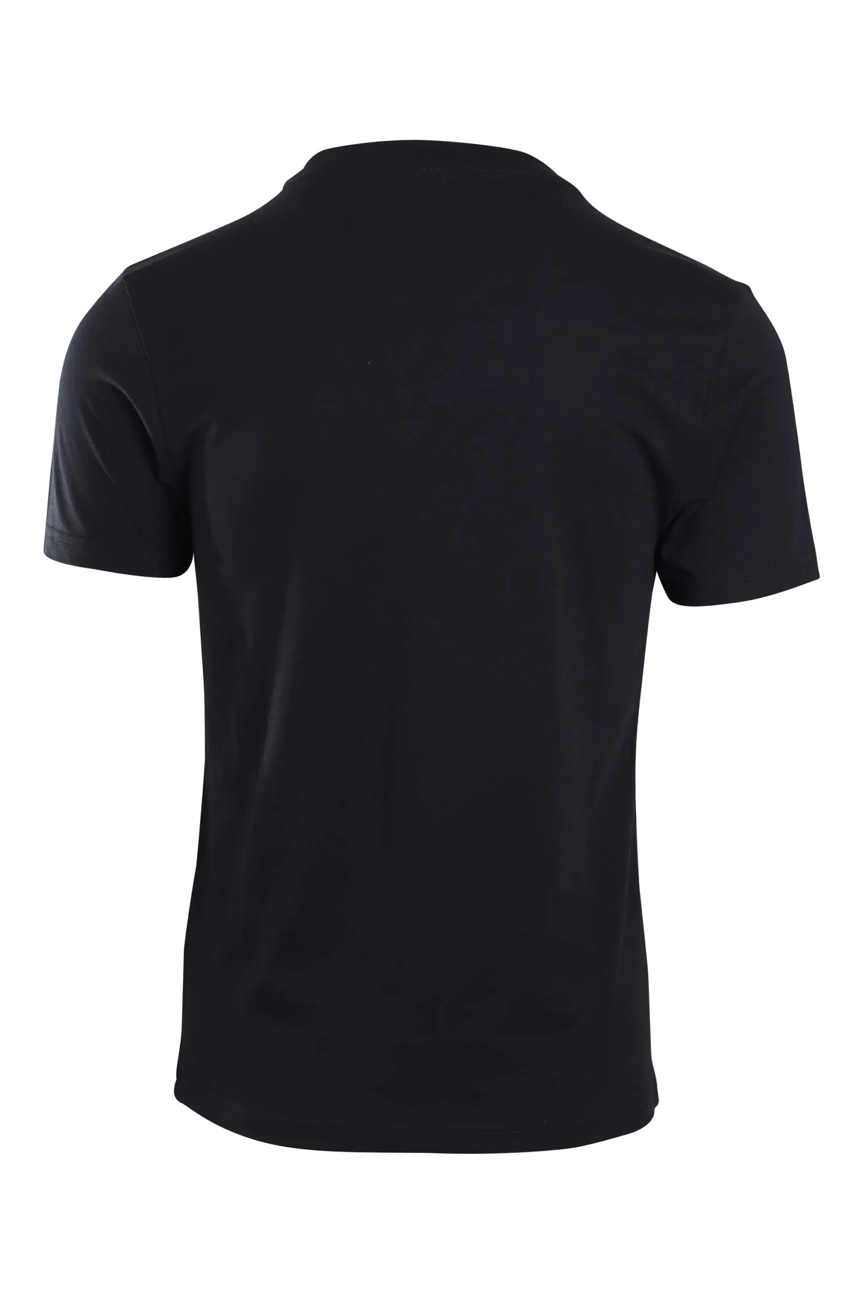 Camiseta negra con logo en banda en hombros