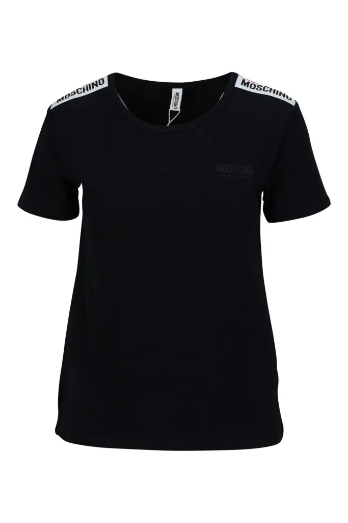 Camiseta negra con logo en cinta hombros monocromático