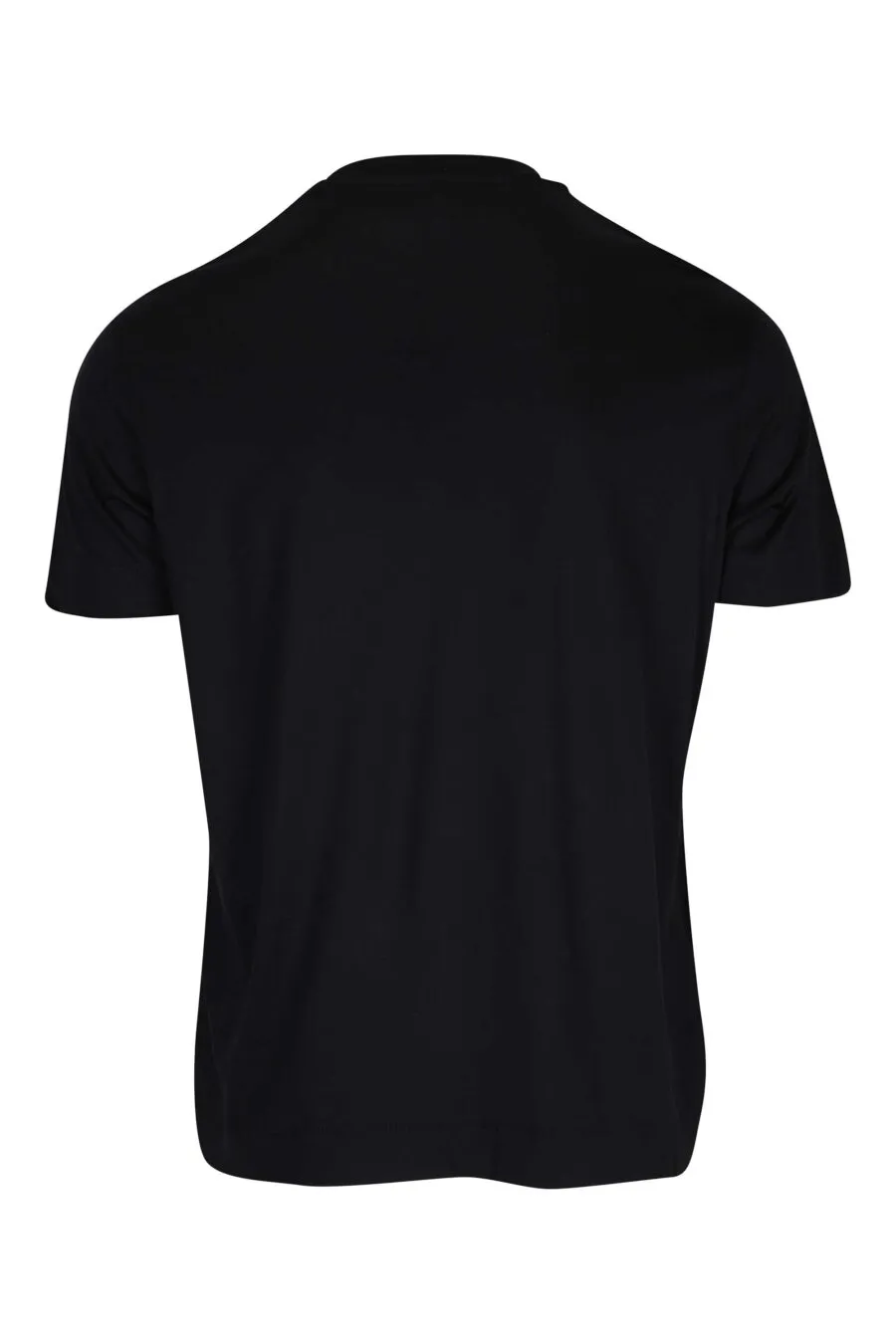 Camiseta negra con logo en franja en mangas