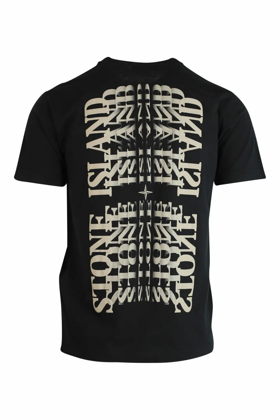 Camiseta negra con minilogo centrado y estampado detrás