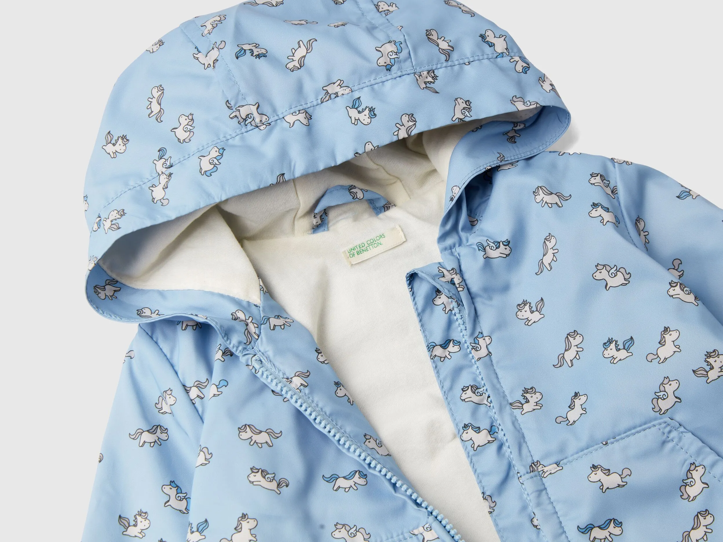 Cazadora con estampado de unicornios