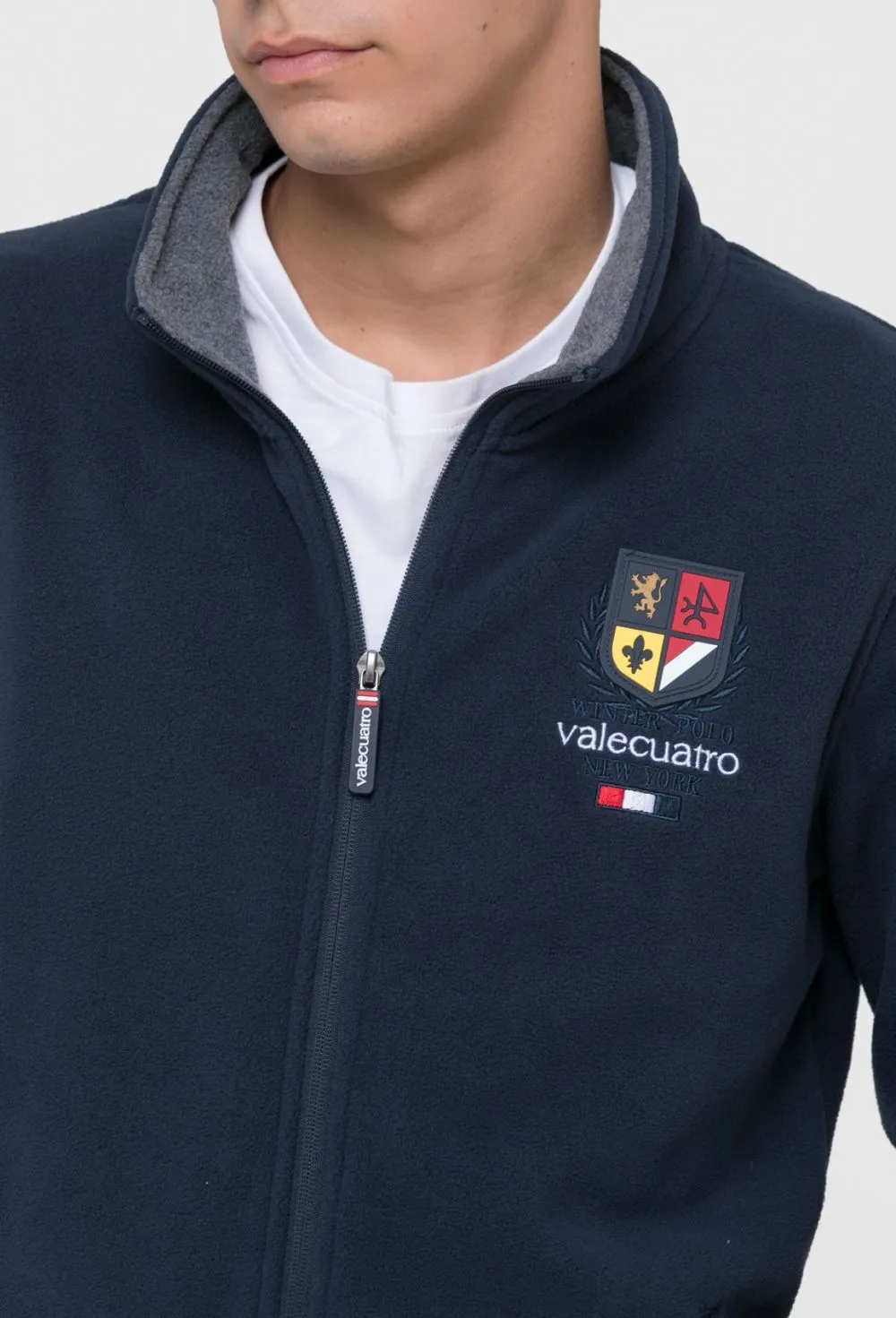 Chaqueta polar modelo escudo azul marino