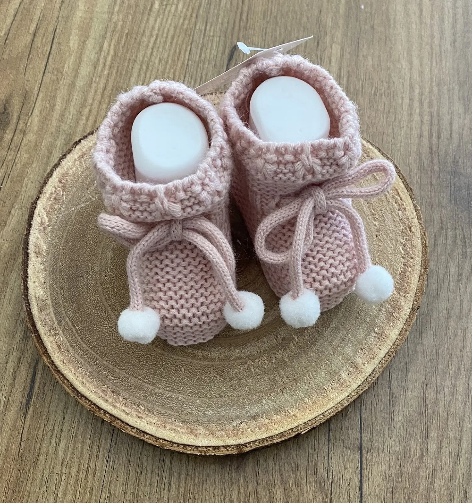 Chubby knit booties. With raw pompoms.