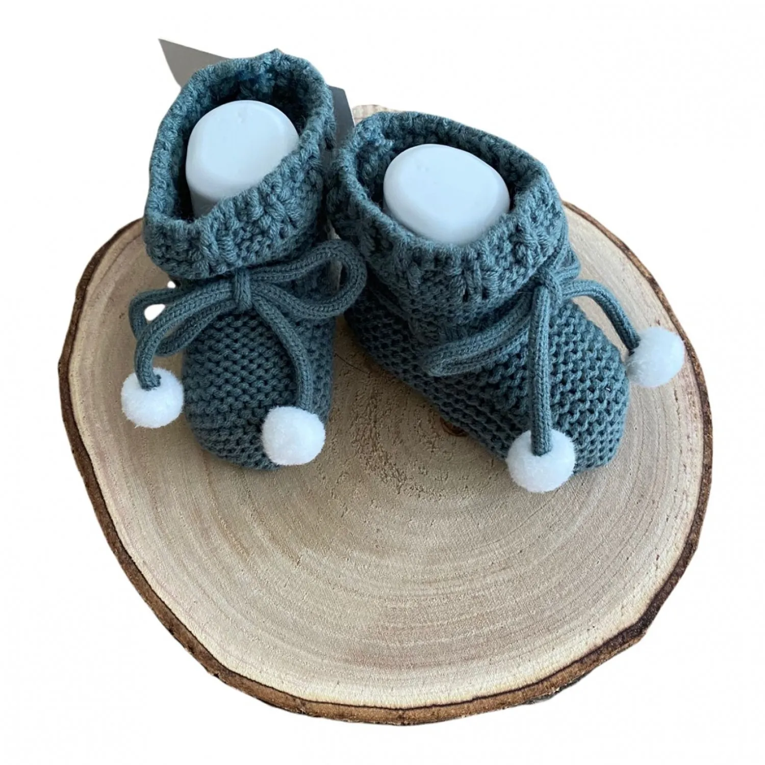 Chubby knit booties. With raw pompoms.