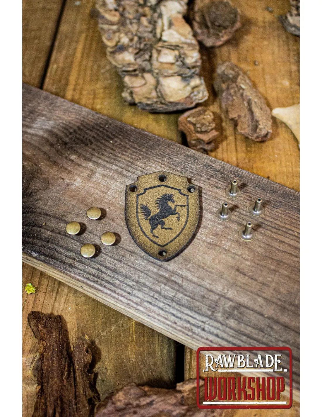 Escudo de caballo con remaches