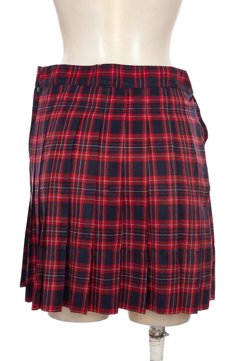 FALDA COLOR ROJO  CLOSEANDO