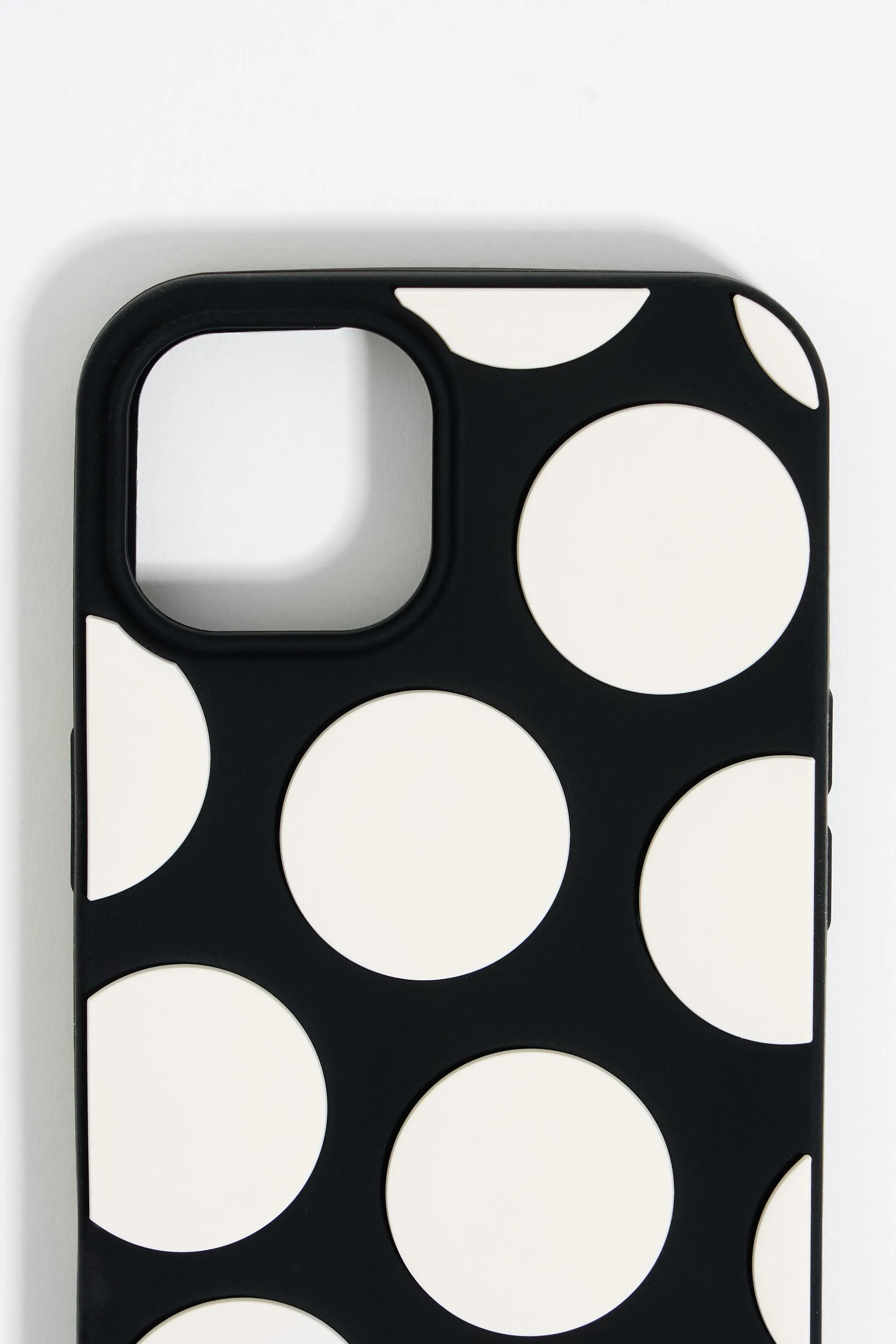 Funda iPhone 14 silicona dots negra