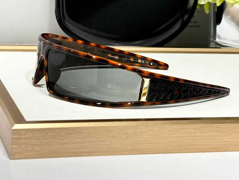 Gafas de sol de envoltura de escudo fría