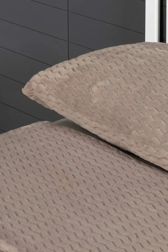 JUEGO DE SABANAS CORALINA JACQUARD KARAMELO  BEIGE
