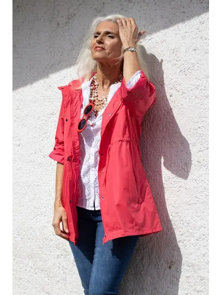 Parka ligera con capucha