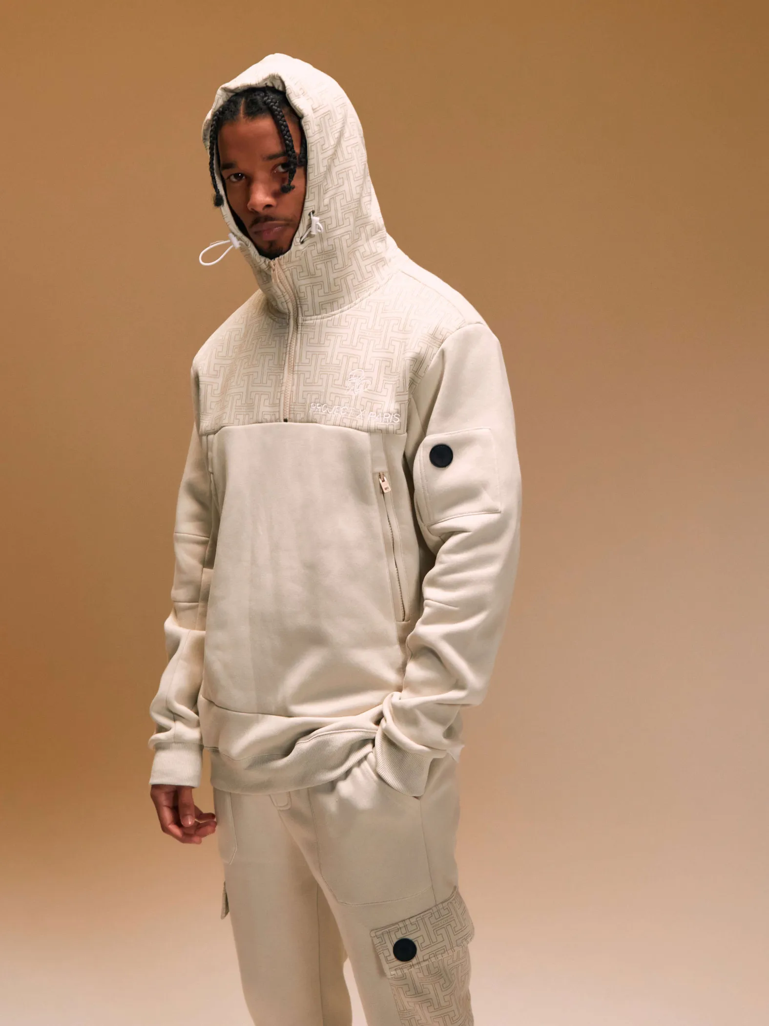 Sudadera con capucha estampada con monograma