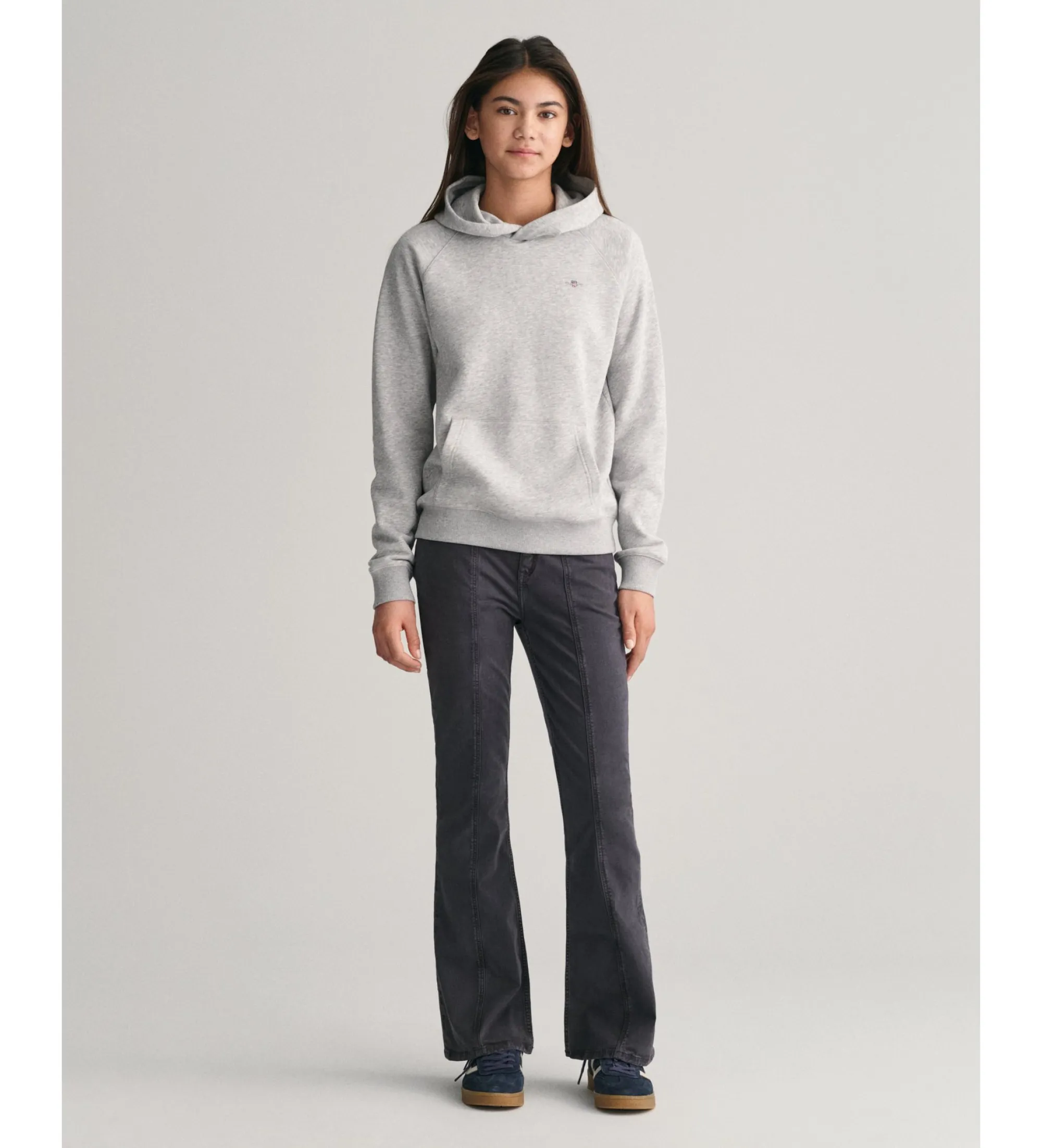 Sudadera con capucha y escudo gris