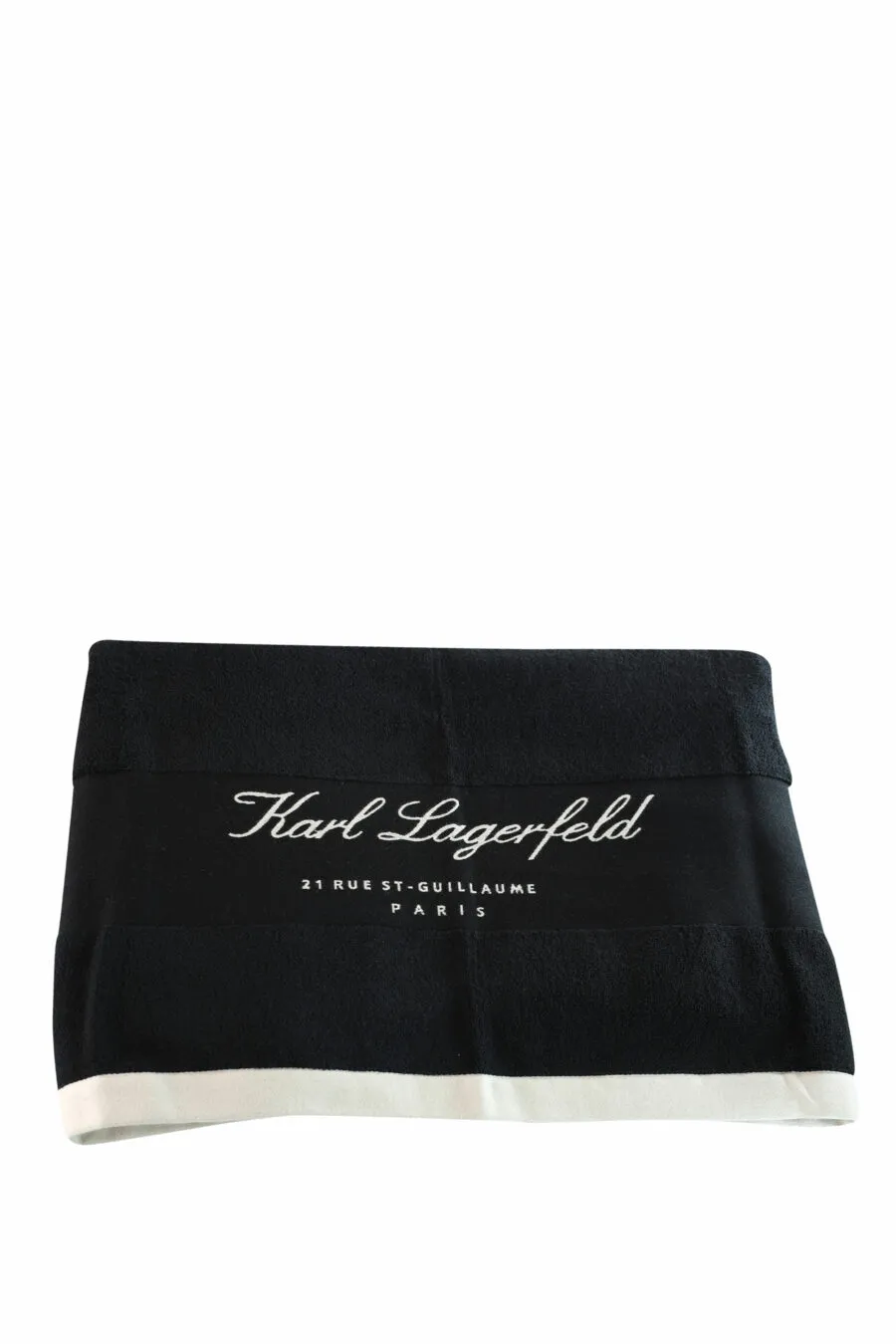 Toalla negra para playa con logo 
